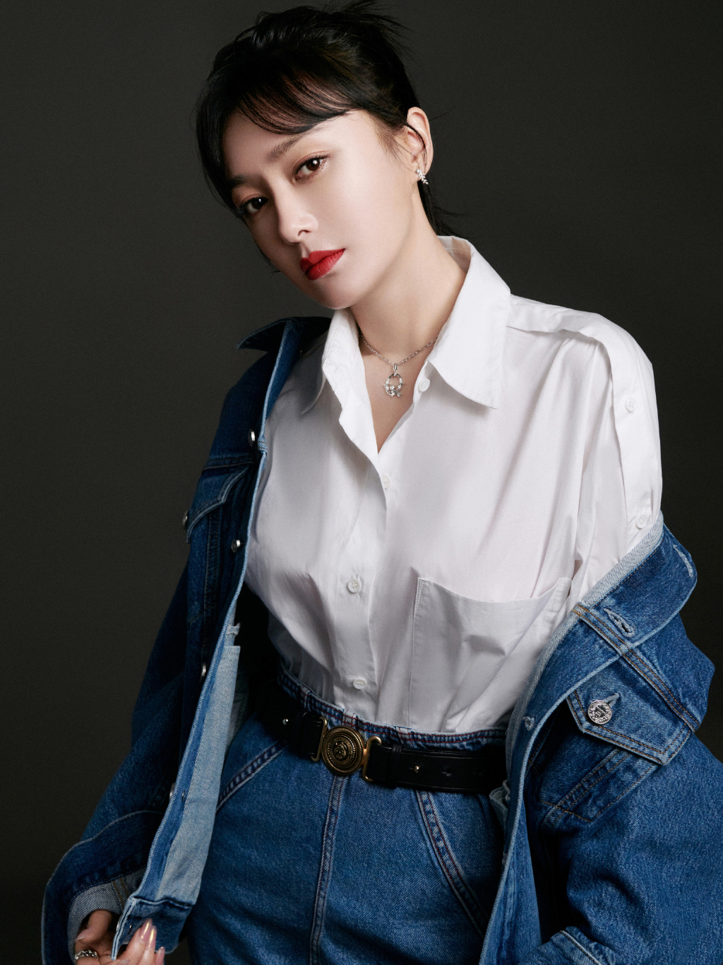 高清中国内地辽宁省沈阳女演员秦岚优雅自信性感写真图片