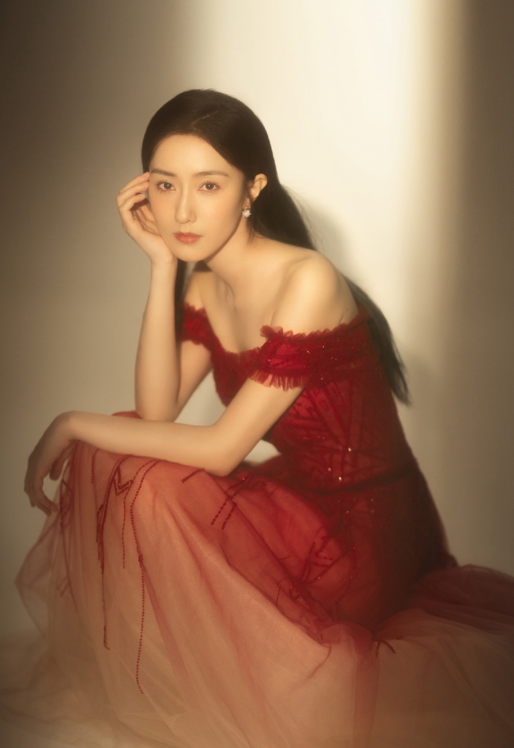 中国内地女演员王瑛瑛粉裙优雅浪漫写真图片图片 中国内地女演员王瑛瑛粉裙优雅浪漫写真图片图片