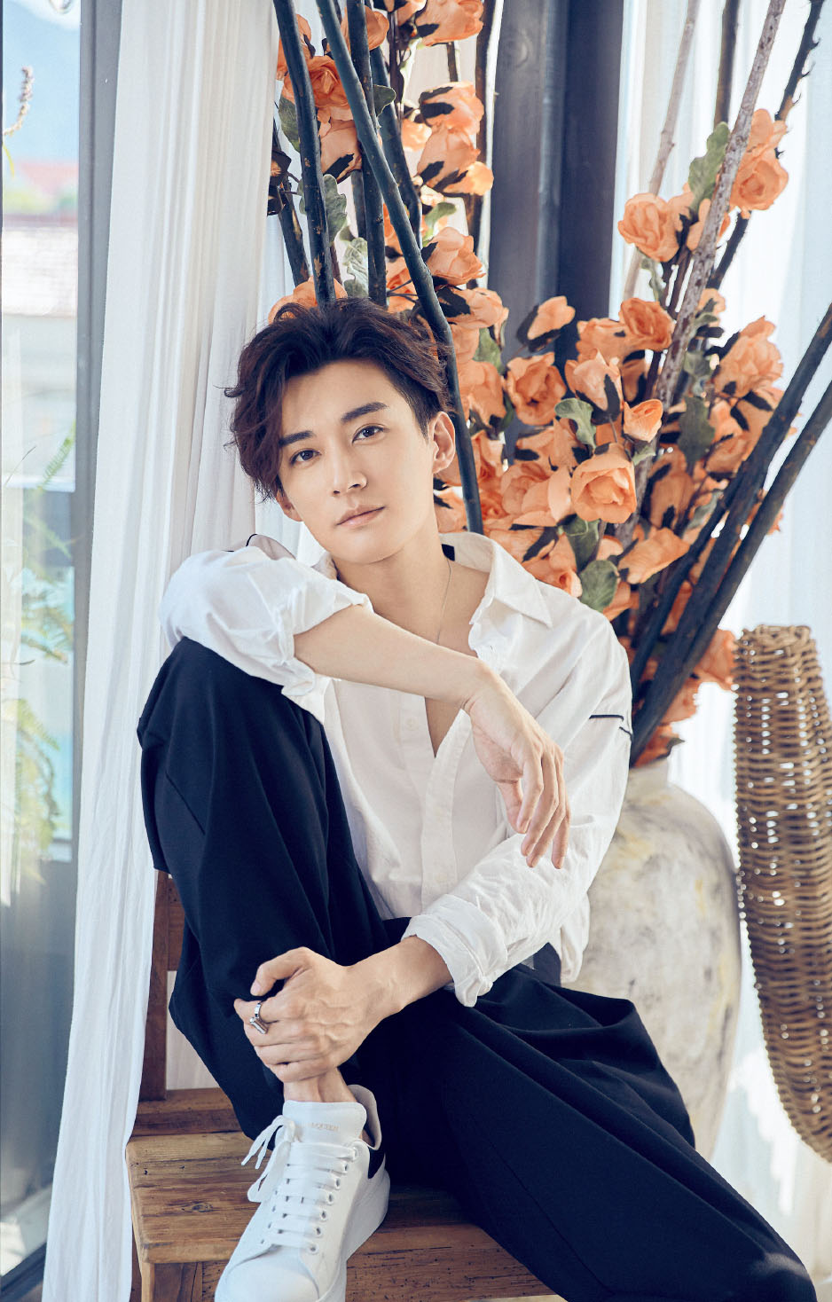 高清山东青岛男演员刘学义白色衬衫帅气写真图片图片