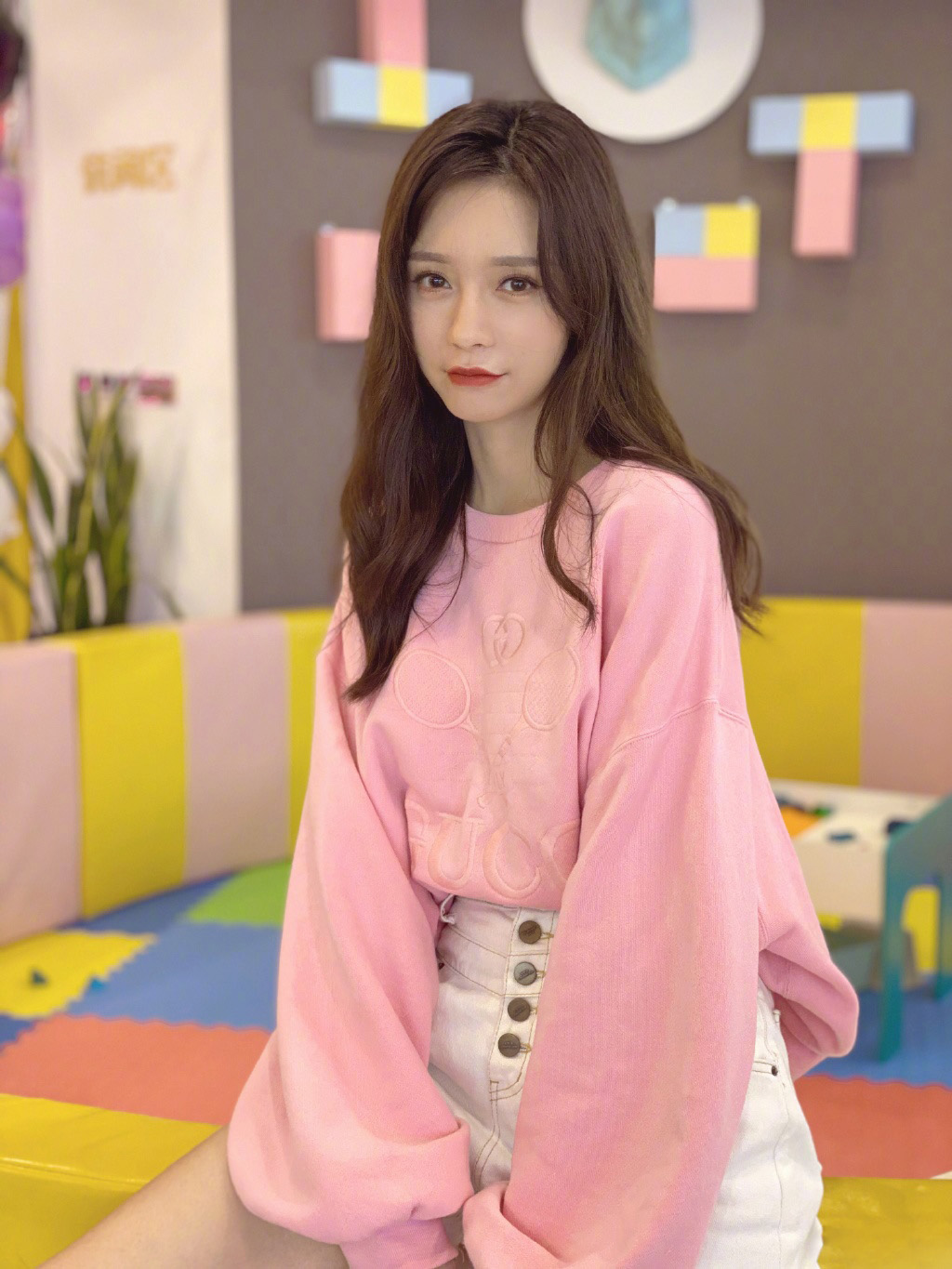 高清湖南省湘西吉首市美女沈梦辰抹胸性感唯美写真图片图片