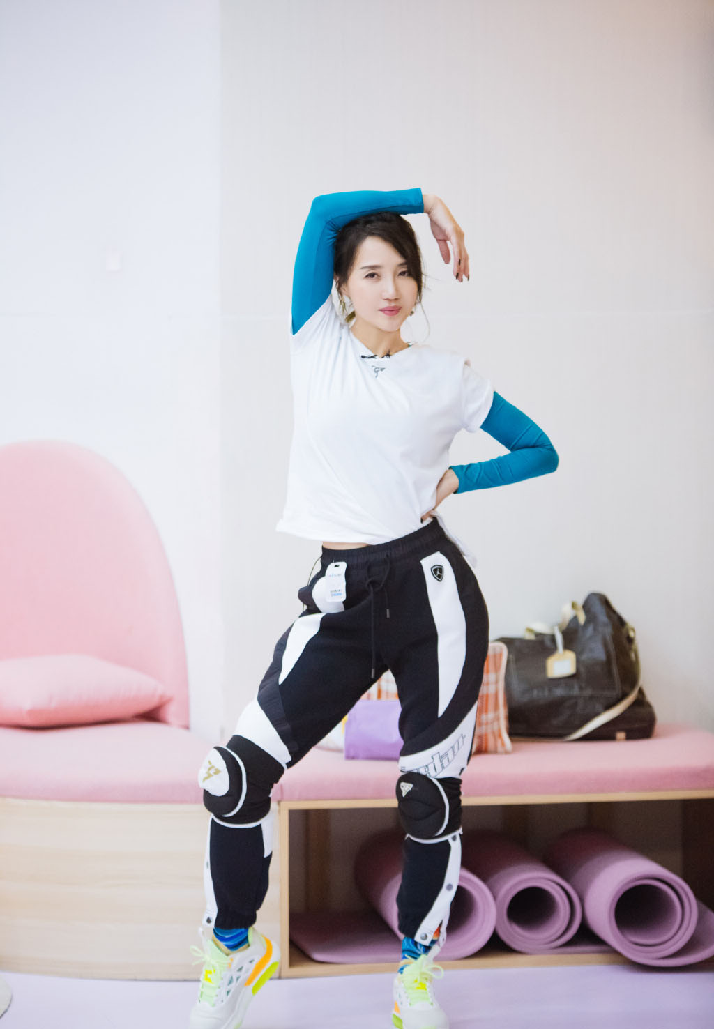 高清湖南吉首美女阿朵《乘风破浪的姐姐》第五期剧照图片图片