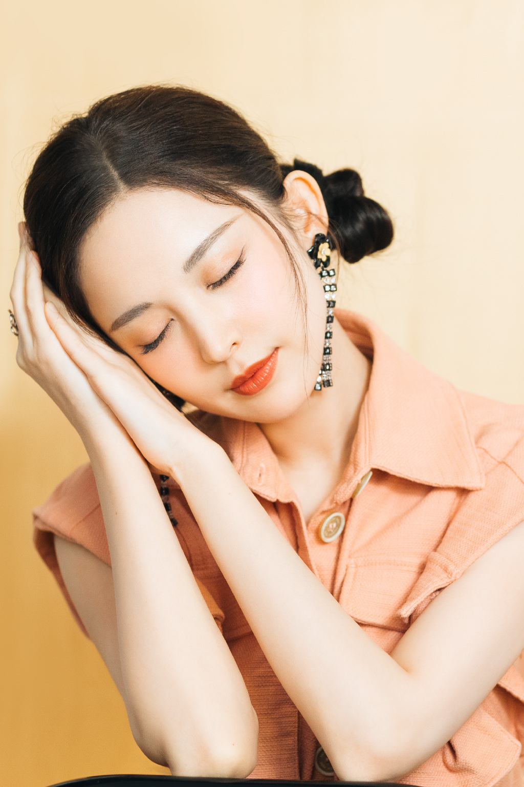 中国内地新疆乌鲁木齐市影视女演员古力娜扎微博之夜性感甜美写真图片图片