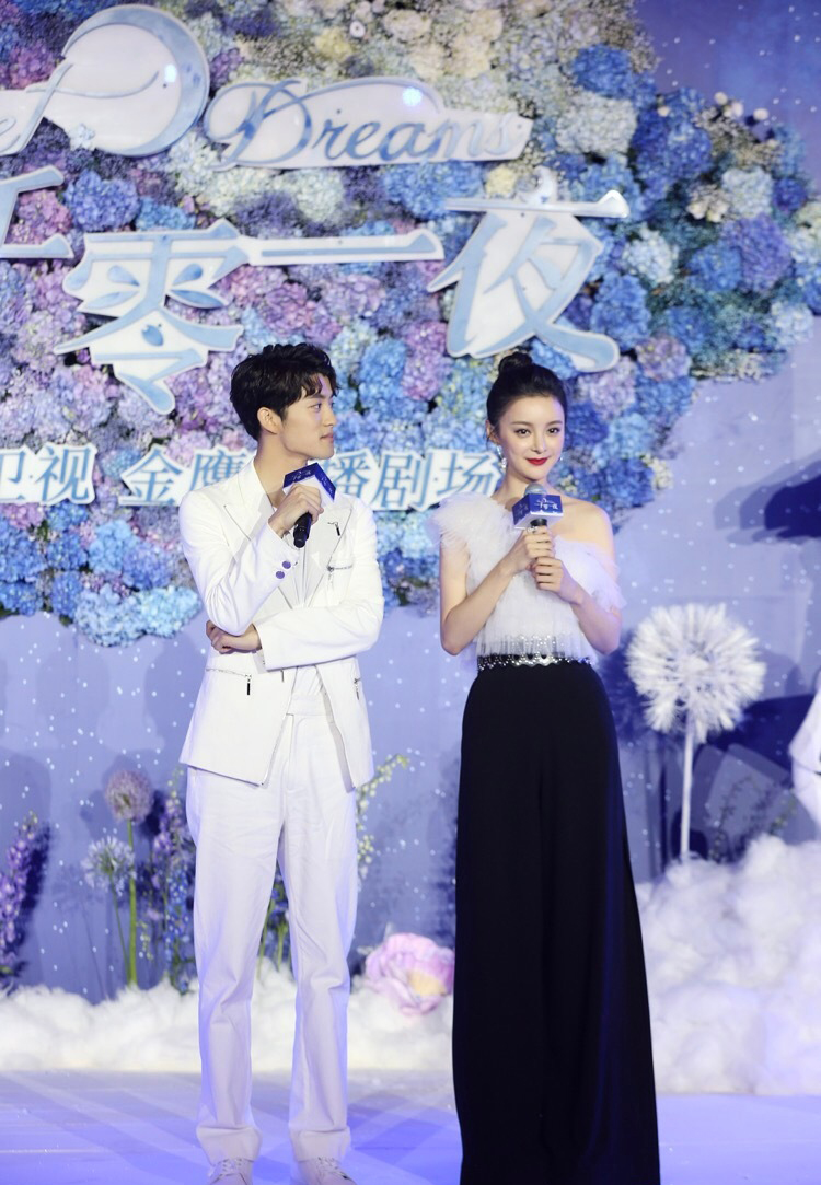 中国内地江苏省镇江女演员王瑞子斜肩上衣气质活动照图片图片