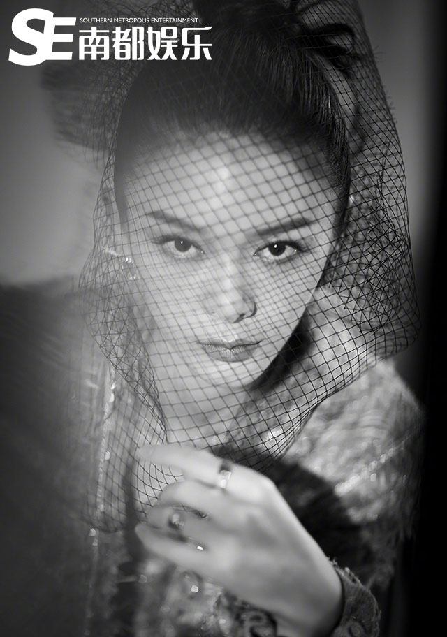 杨幂透视薄纱长裙妩媚性感写真图片图片