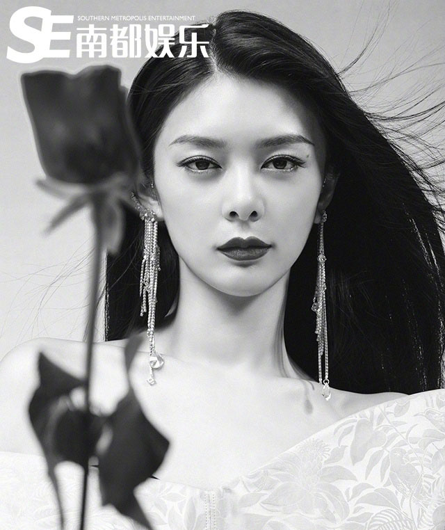 杨幂透视薄纱长裙妩媚性感写真图片图片