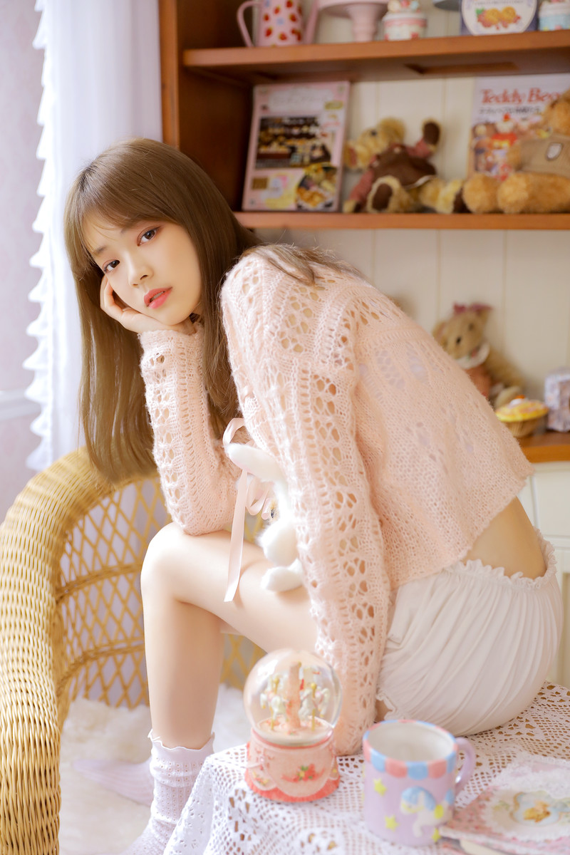 青春活力美少女性感养眼户外写真图片