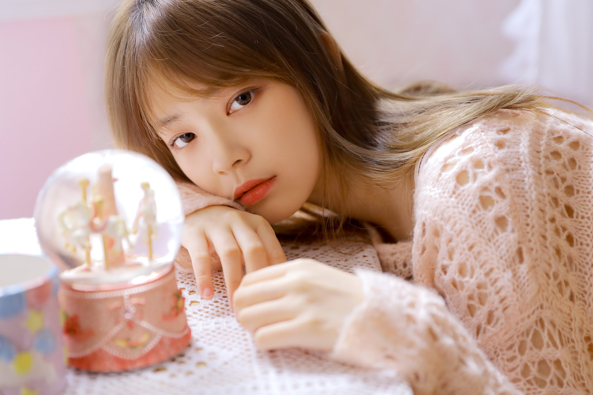 青春活力美少女性感养眼户外写真图片