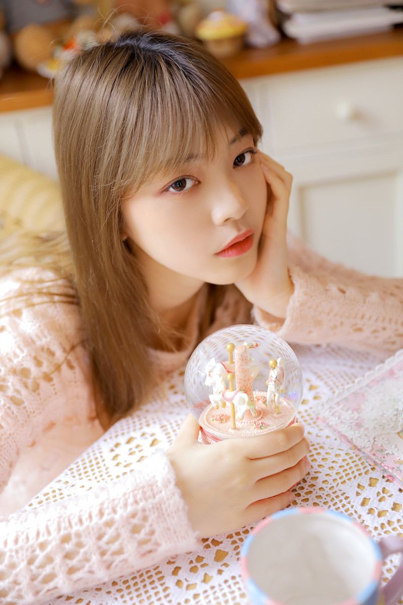 青春活力美少女性感养眼户外写真图片