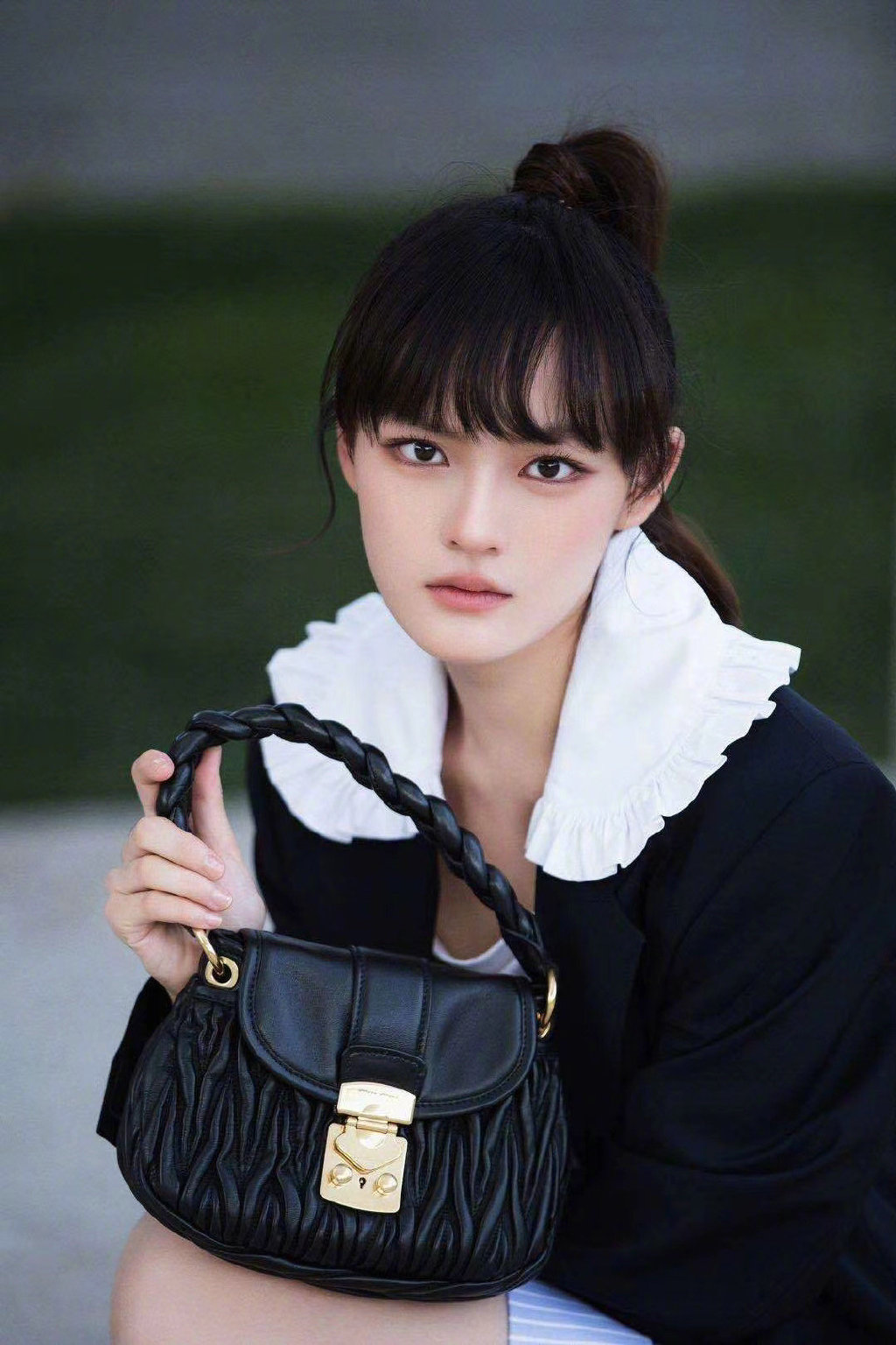 高清台湾美女文淇白色衬衣清新手机壁纸图片