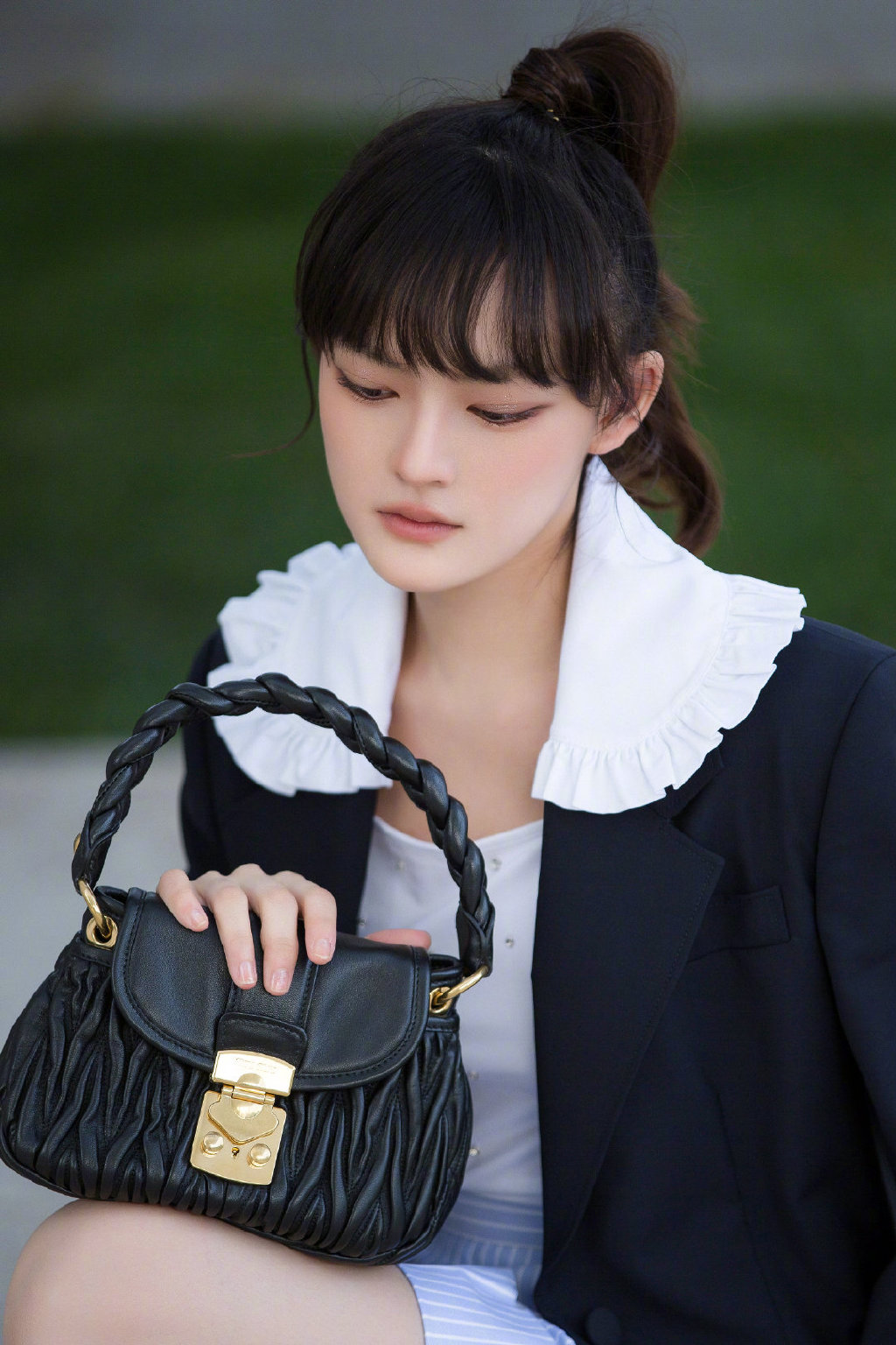 高清台湾美女文淇白色衬衣清新手机壁纸图片