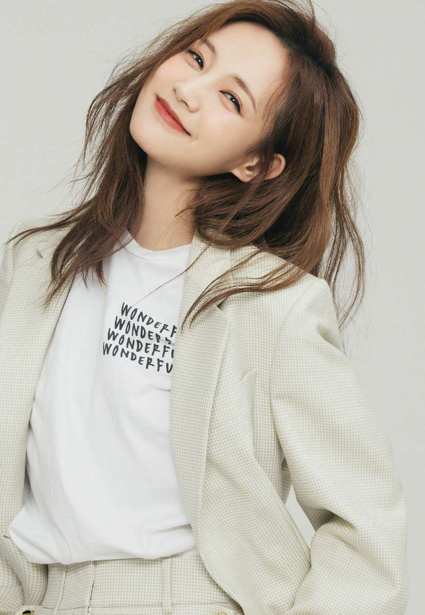 高清中国内地山东济南女演员李一桐Q清纯小公主白裙明星美女写真图片图片