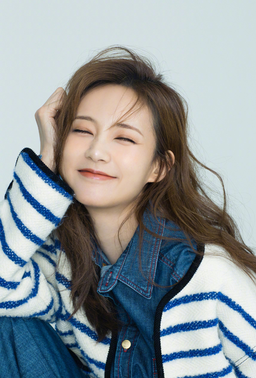 高清中国内地山东济南女演员李一桐Q清纯小公主白裙明星美女写真图片图片