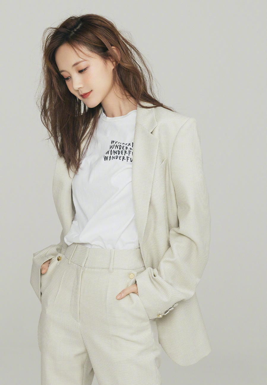 高清中国内地山东济南女演员李一桐Q清纯小公主白裙明星美女写真图片图片