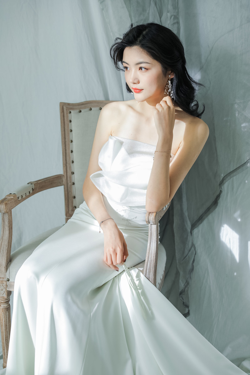 高清中国内地女演员郑爽泡面刘海清爽元气写真图片图片