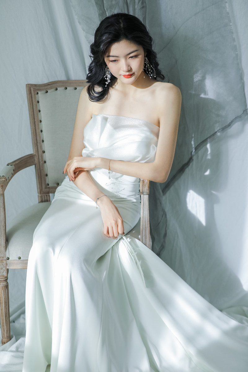 高清中国内地女演员郑爽泡面刘海清爽元气写真图片图片