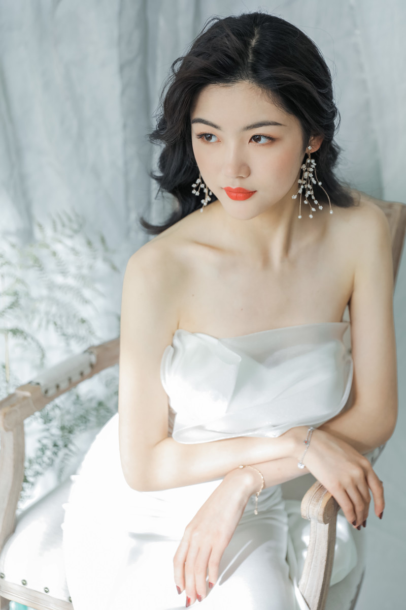 高清中国内地女演员郑爽泡面刘海清爽元气写真图片图片