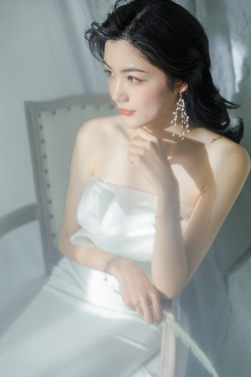 高清中国内地女演员郑爽泡面刘海清爽元气写真图片图片