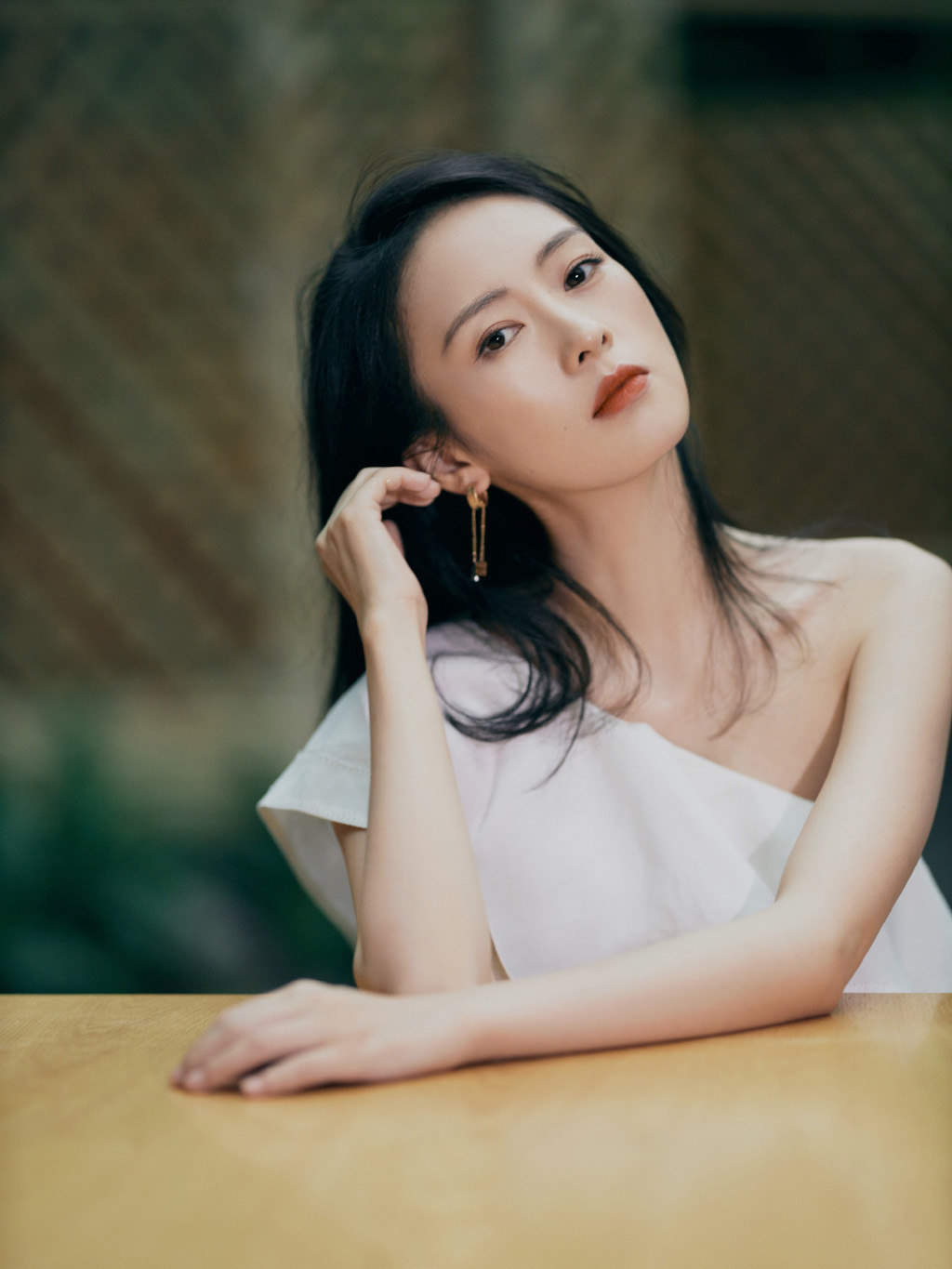 中国内地云南昆明女演员童瑶白衫优雅唯美桌面壁纸图片
