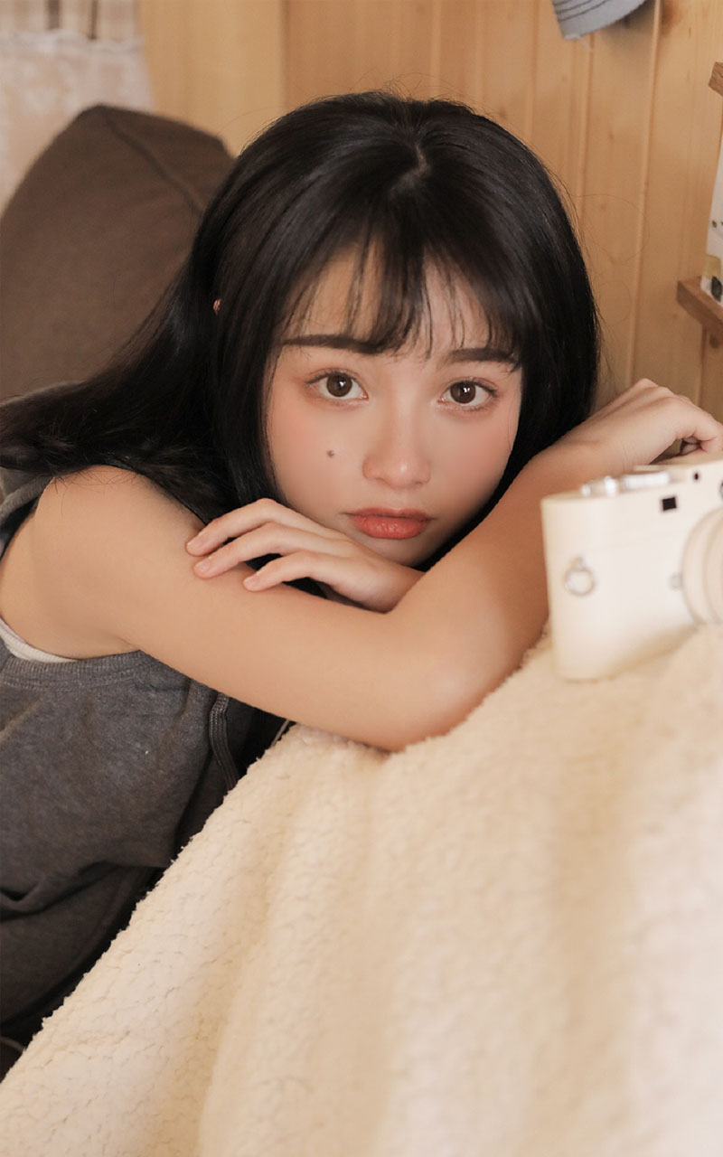 可爱女孩细长美腿撩人私房美女写真图片