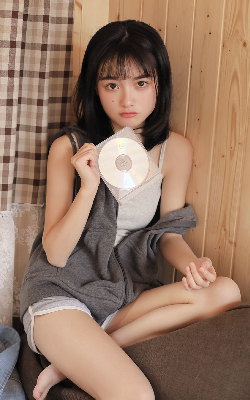 可爱女孩细长美腿撩人私房美女写真图片