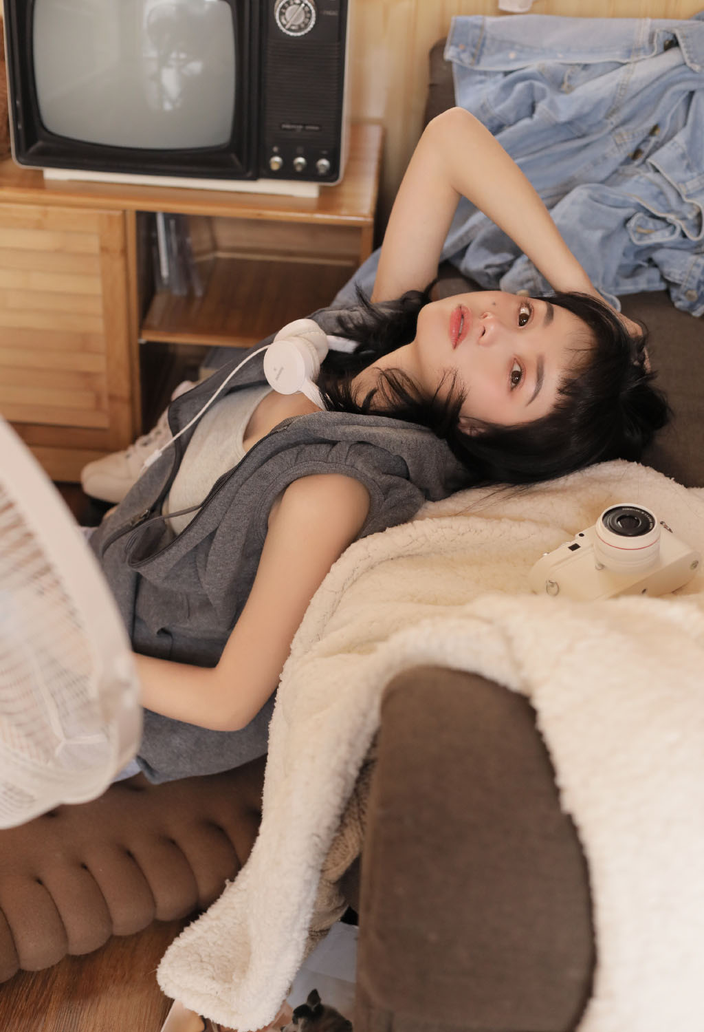 可爱女孩细长美腿撩人私房美女写真图片