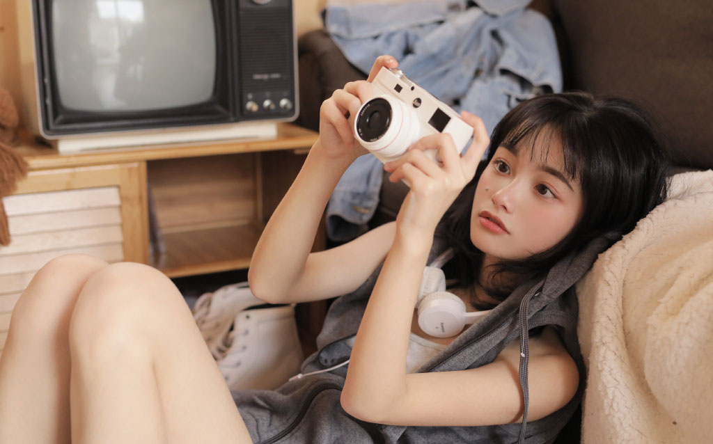 可爱女孩细长美腿撩人私房美女写真图片