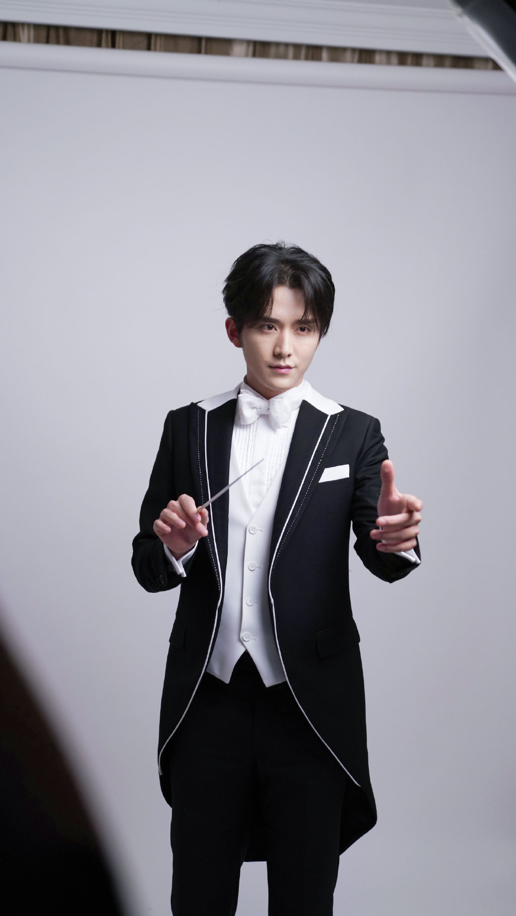 高清湖北省荆州男明星张新成西服帅气写真图片图片