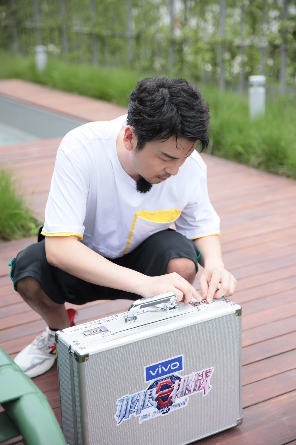 高清辽宁省鞍山男演员雷佳音帅气写真手机壁纸图片