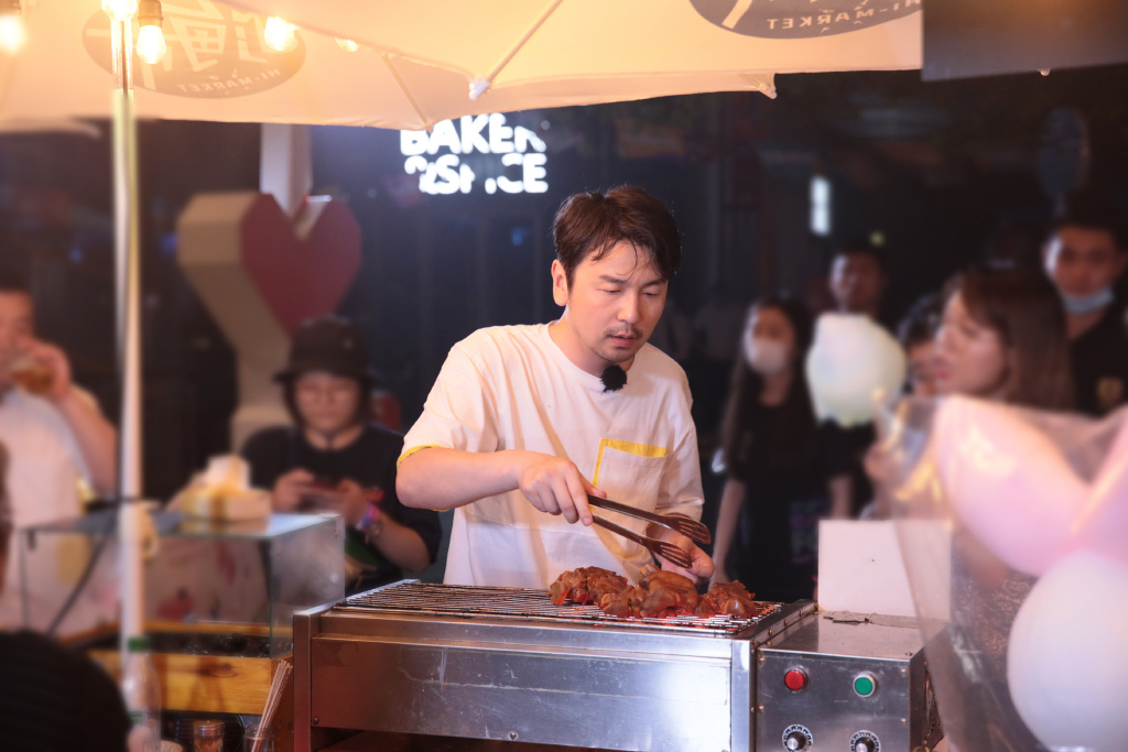 高清辽宁省鞍山男演员雷佳音芭莎明星慈善夜帅气图片图片