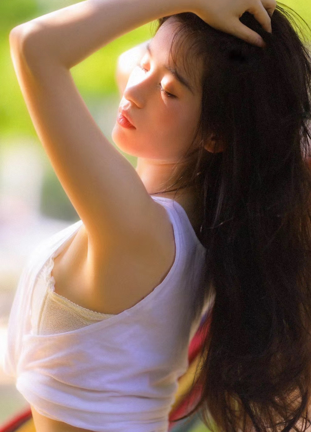 青春活力美少女性感养眼户外写真图片
