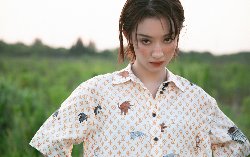 中国大陆北京女演员孙佳雨简约干练写真图片图片