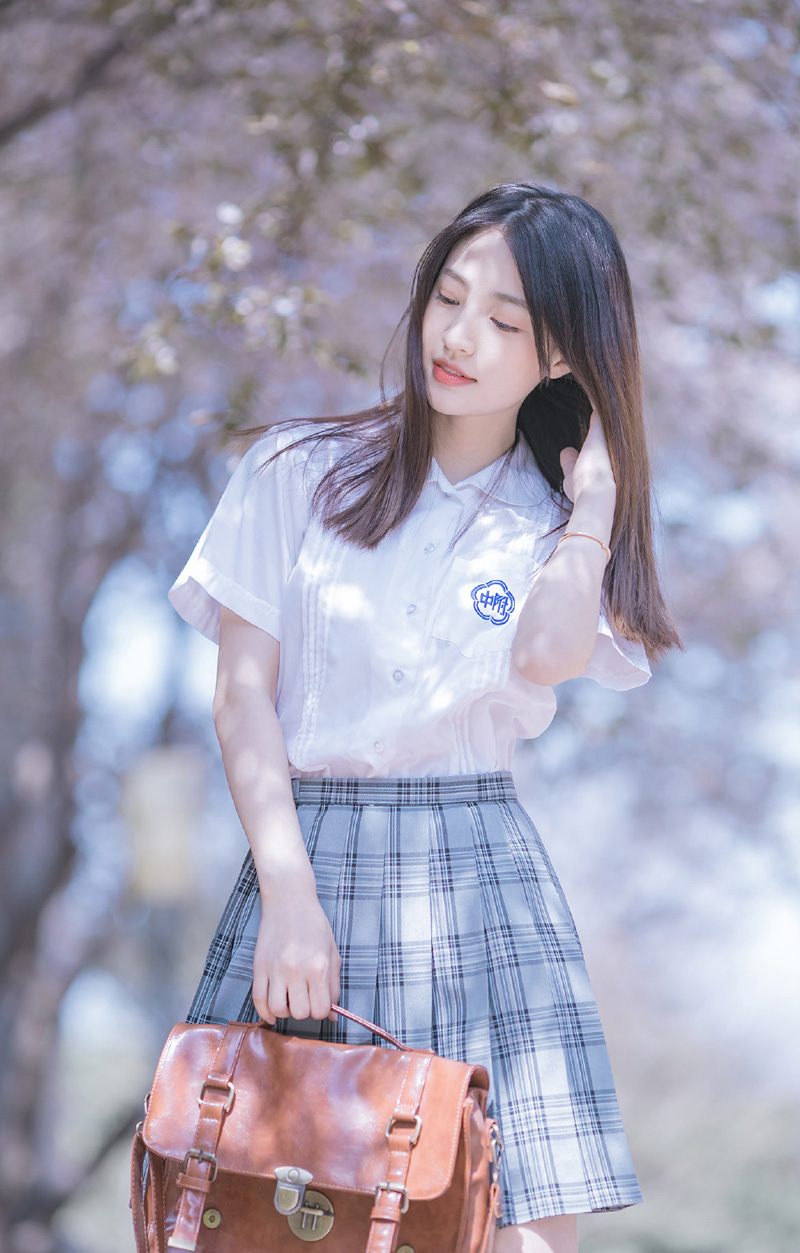 谭维维直发红唇性感写真图片图片