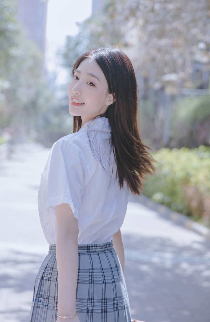 谭维维直发红唇性感写真图片图片