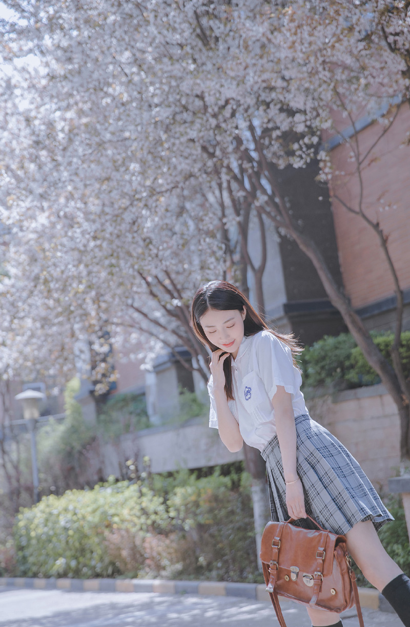 谭维维直发红唇性感写真图片图片