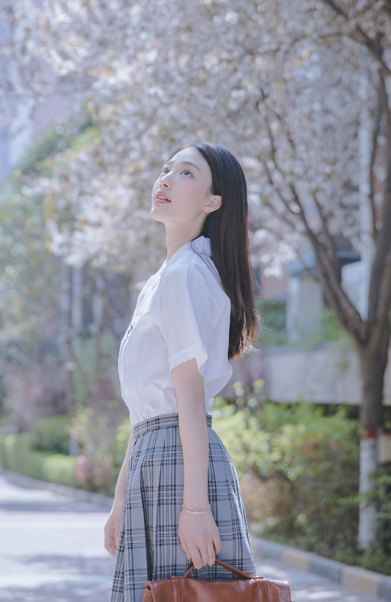 谭维维直发红唇性感写真图片图片
