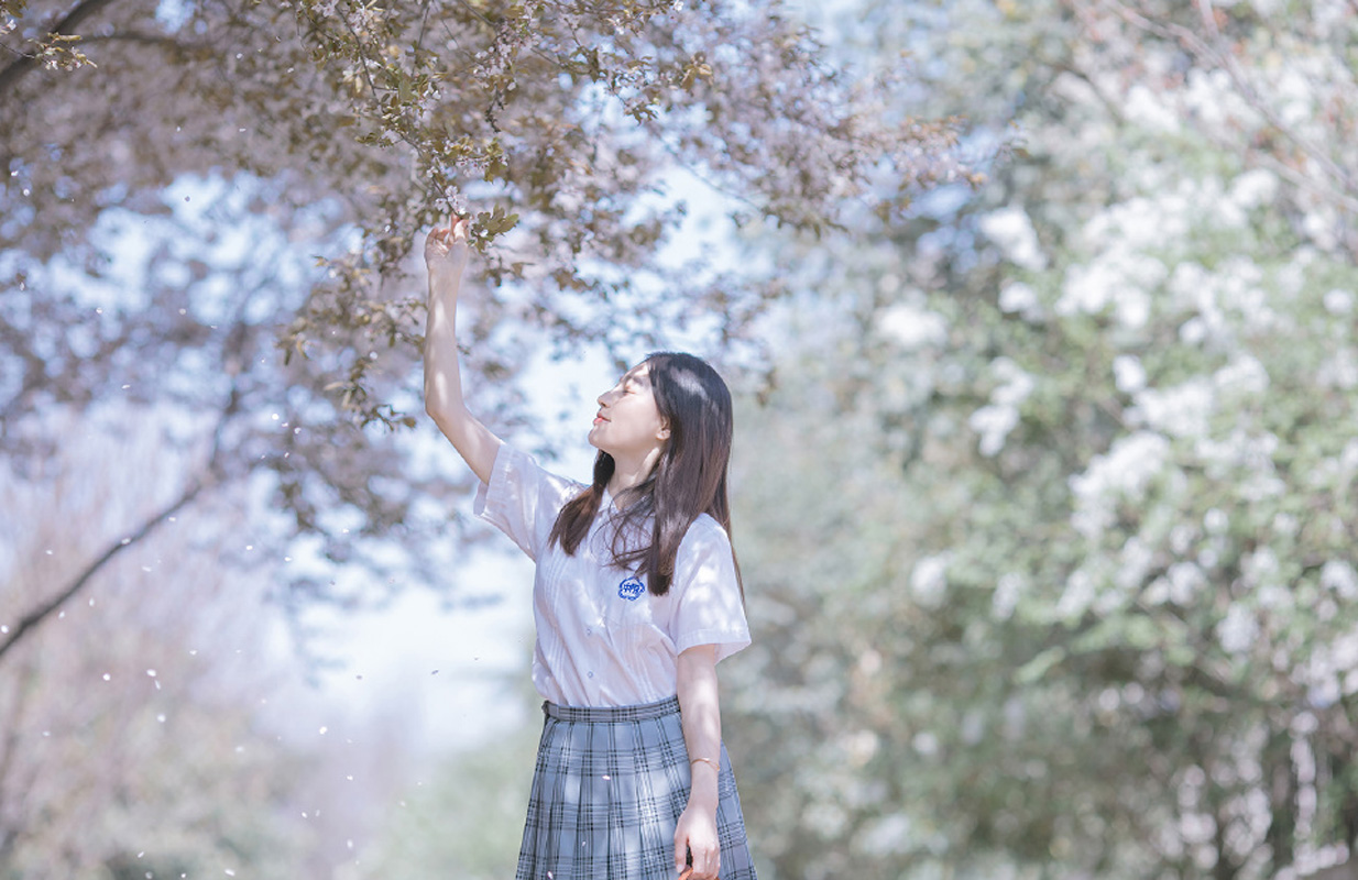 谭维维直发红唇性感写真图片图片