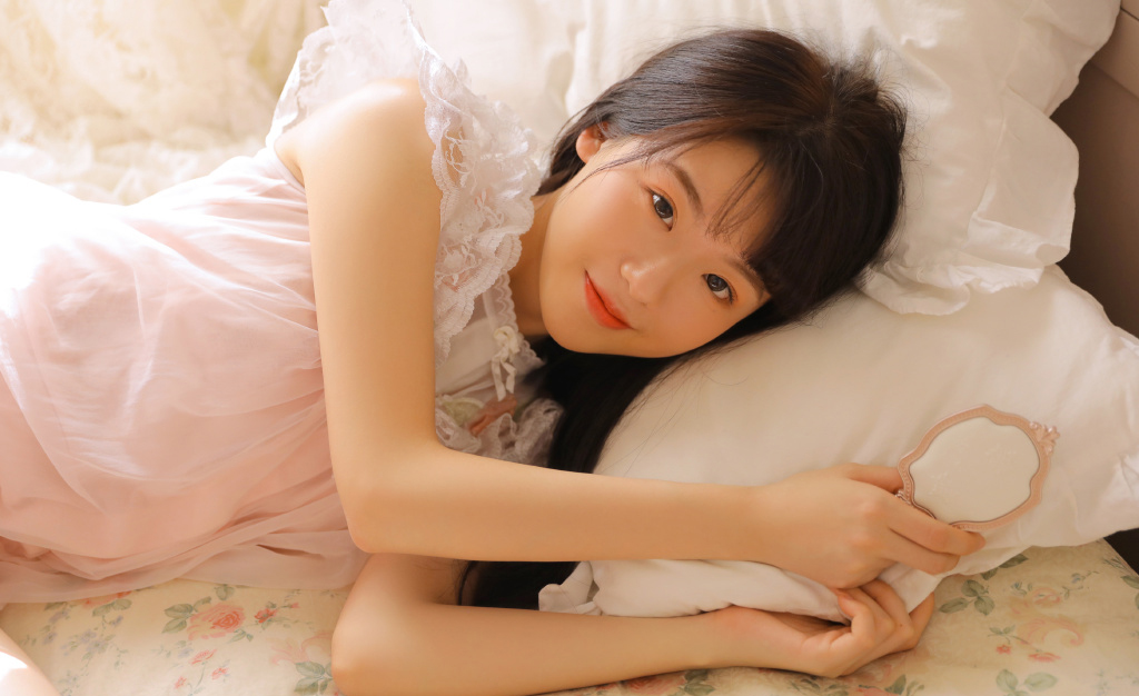 高清大陆女明星罗秋韵早期写真照图片图片