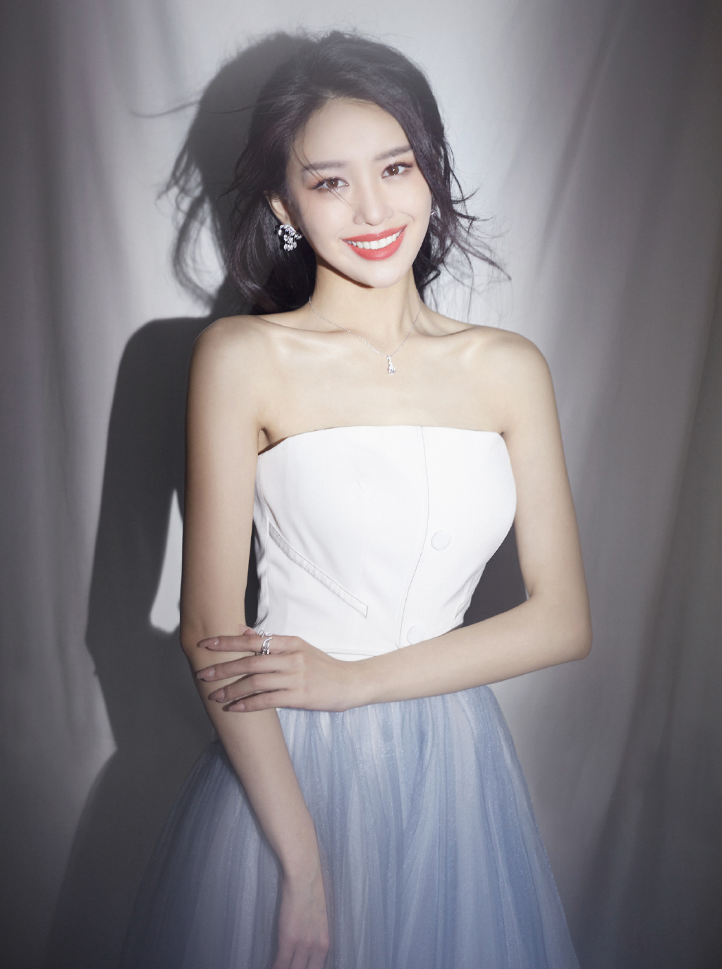 高清大陆女明星罗秋韵性感写真图片图片
