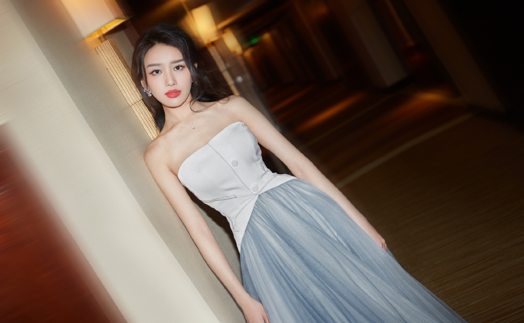 罗秋韵图片