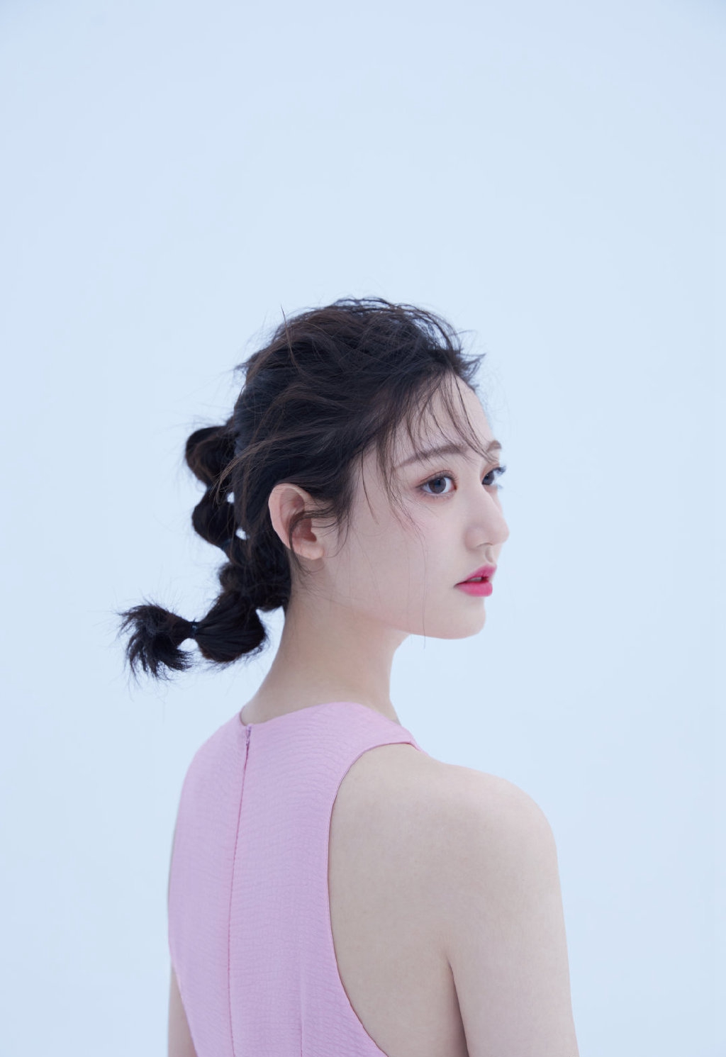 中国内地女演员王莫涵白裙仙气十足写真图片图片