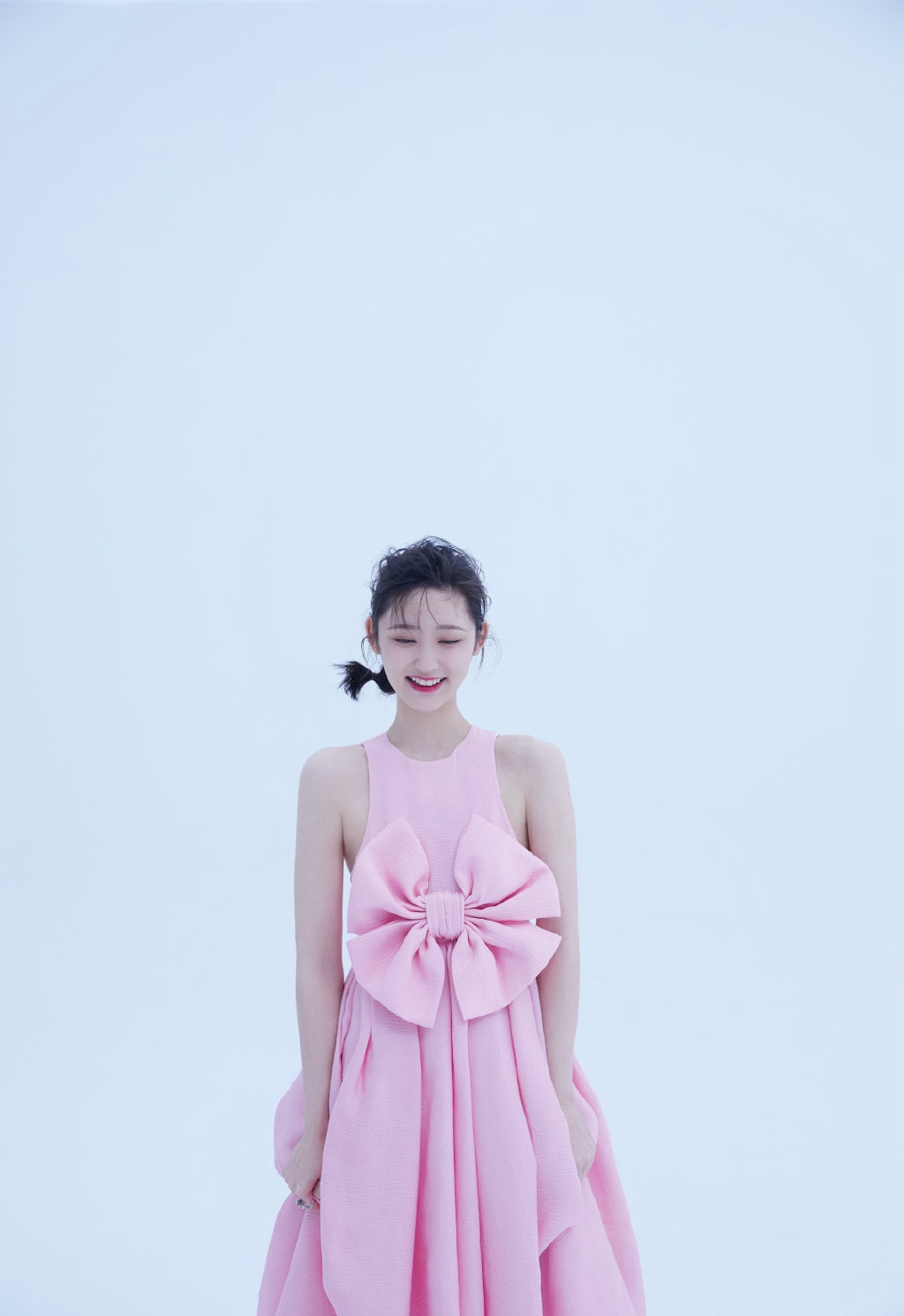 中国内地女演员王莫涵白裙仙气十足写真图片图片