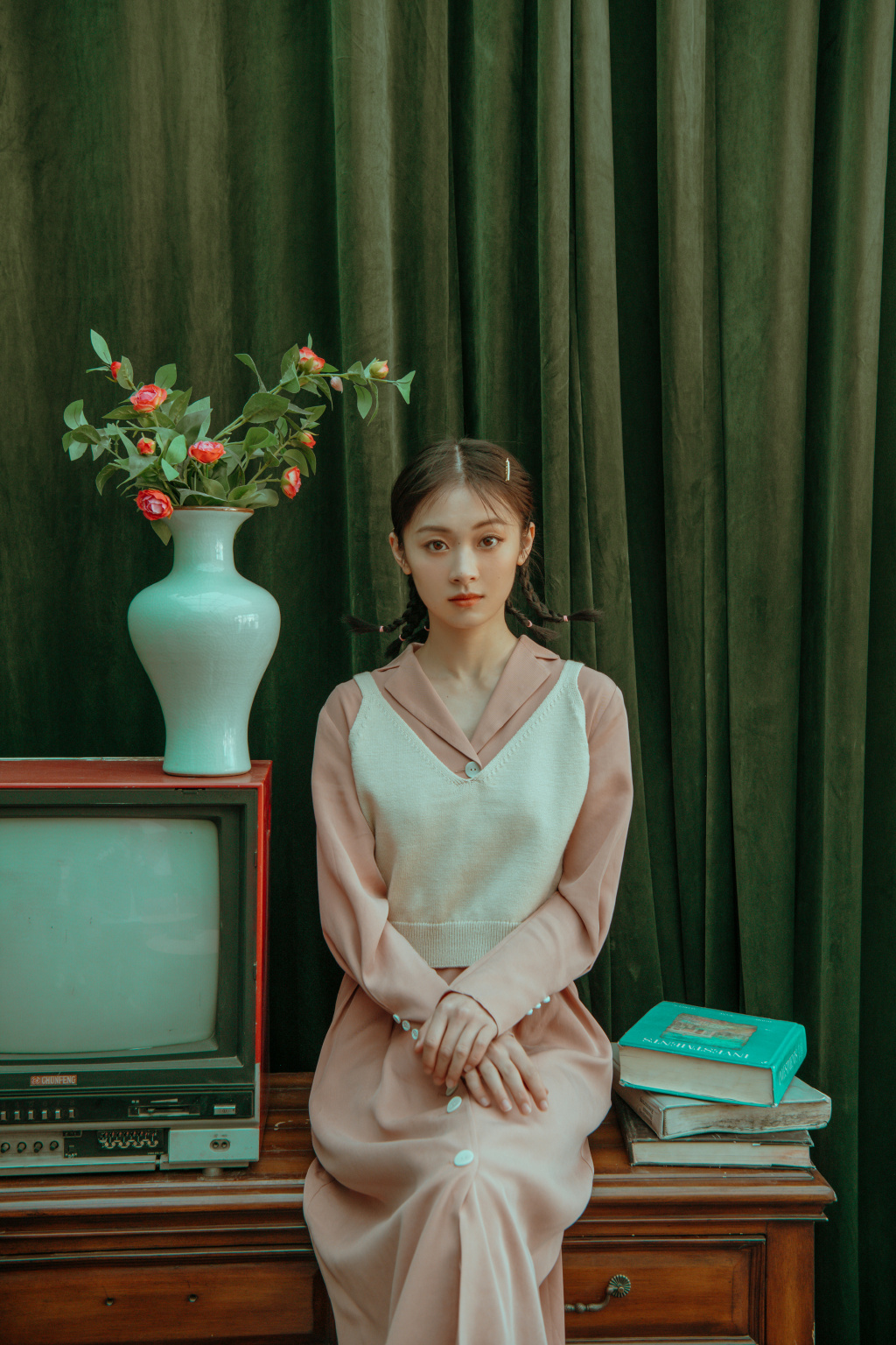 高清女星邵芸珊瑚粉裙糖果系写真图片图片