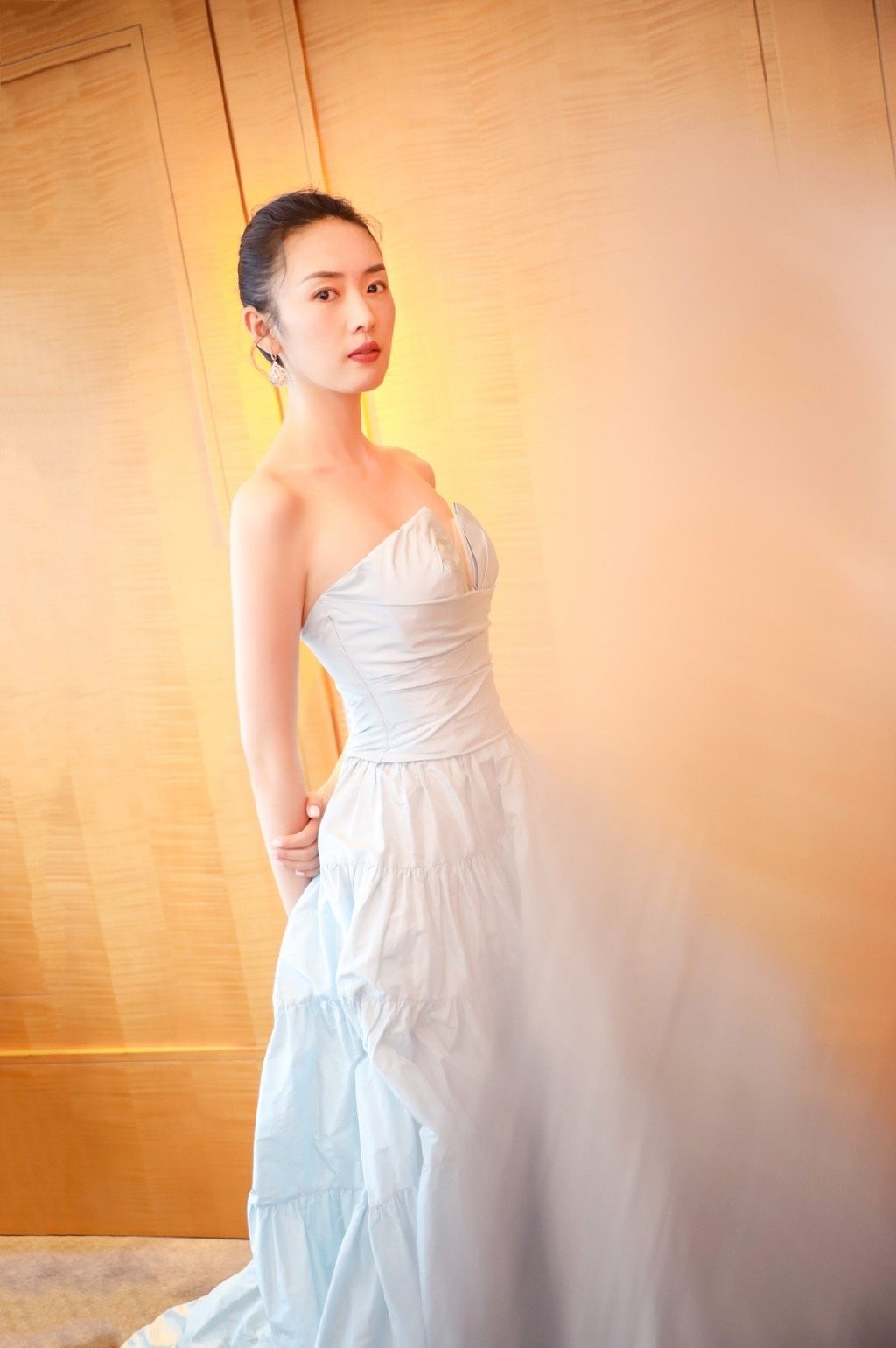 中国内地云南昆明女演员童瑶白衫优雅唯美桌面壁纸图片
