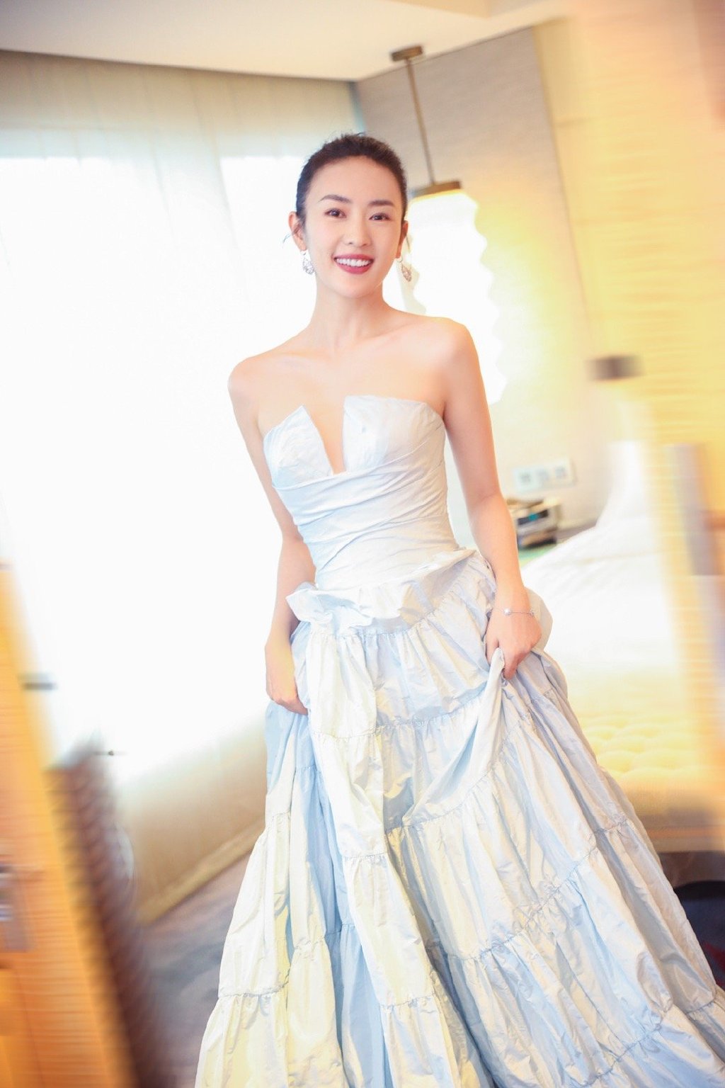 中国内地云南昆明女演员童瑶白衫优雅唯美桌面壁纸图片