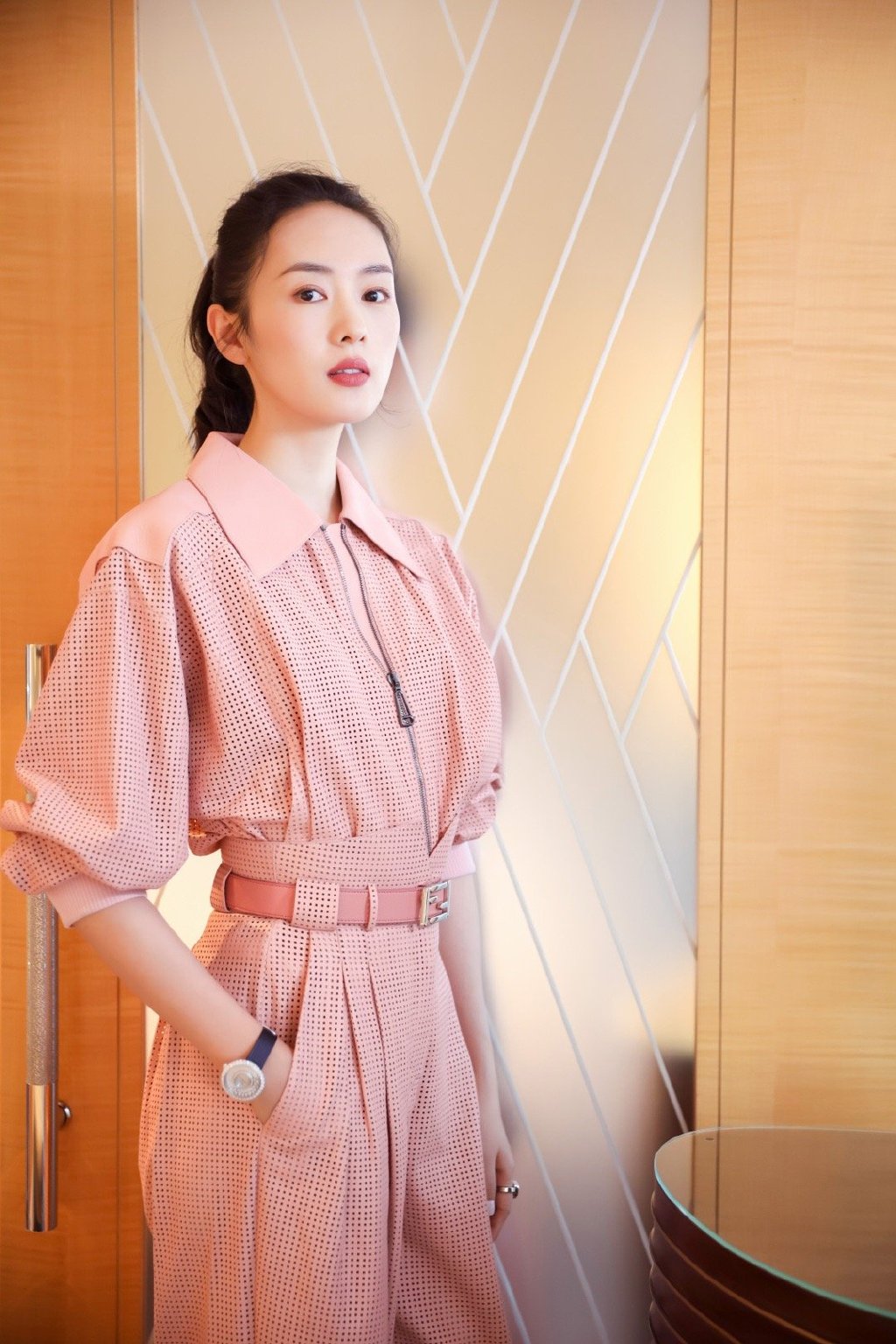 中国内地云南昆明女演员童瑶白衫优雅唯美桌面壁纸图片