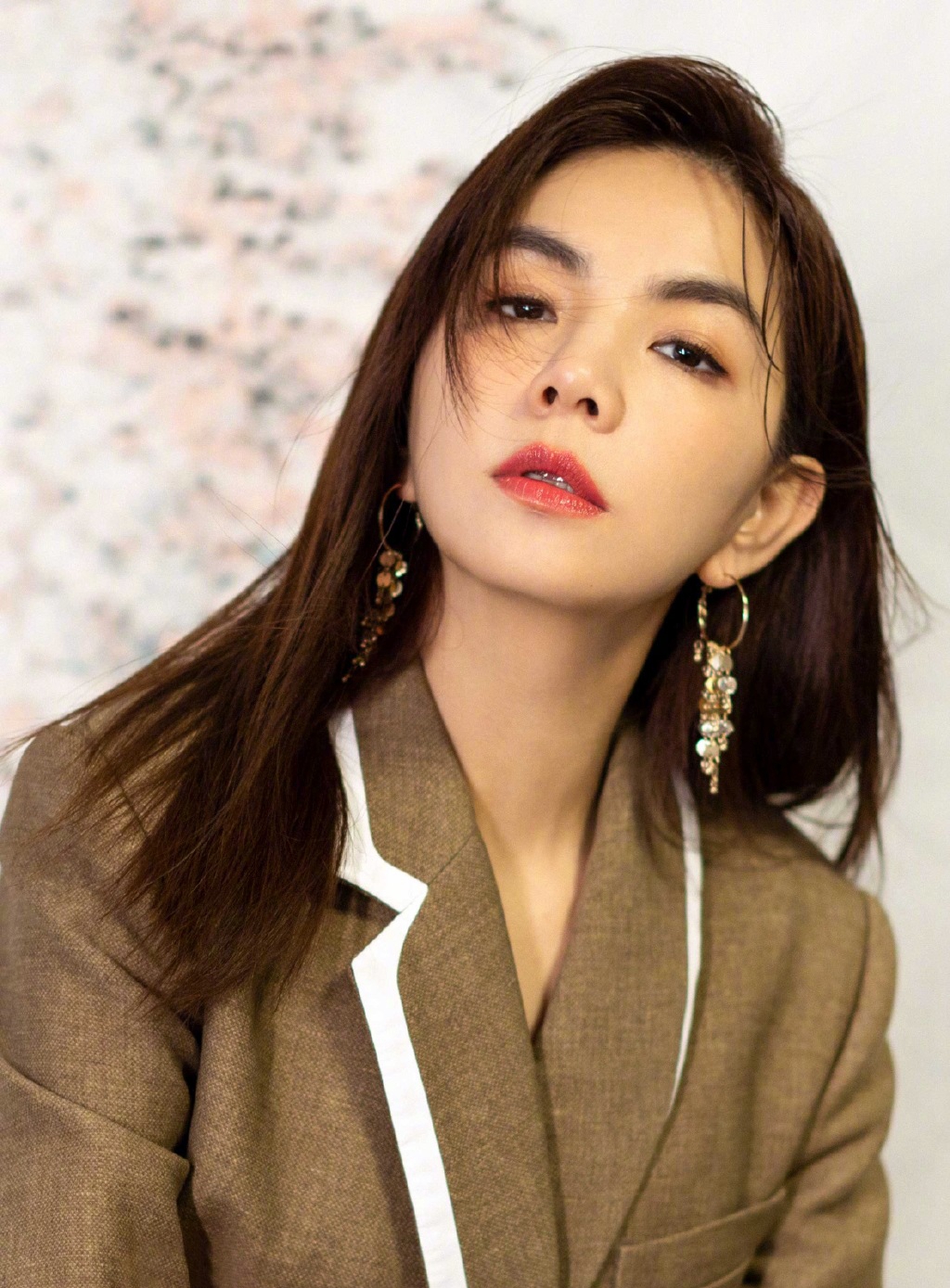 高清中国台湾省屏东女演员陈嘉桦时尚靓丽写真图片图片