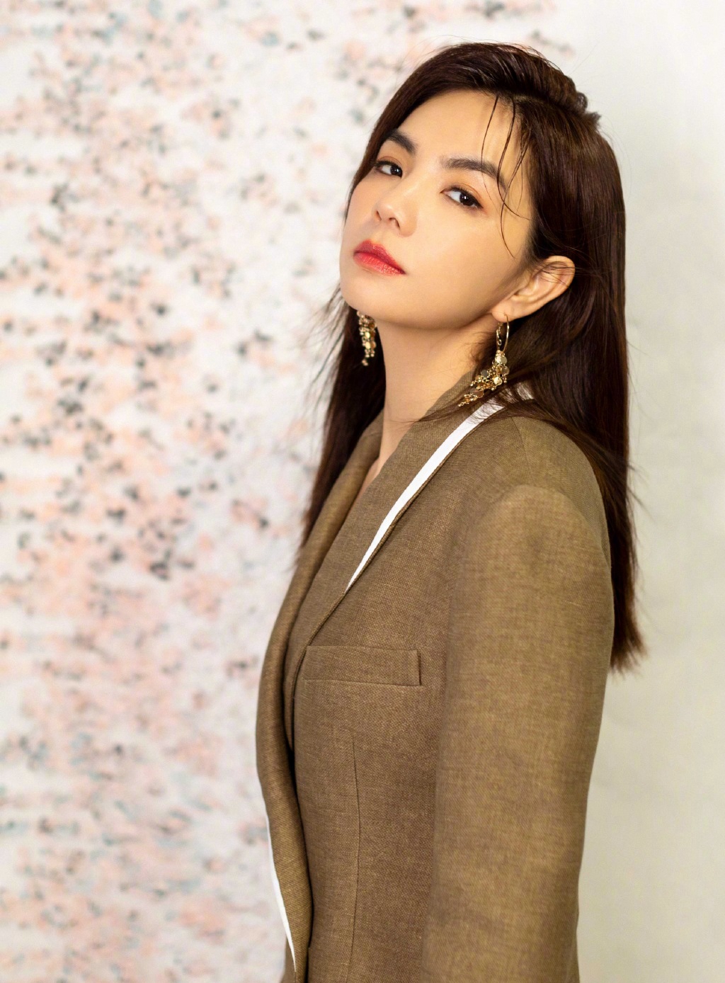 高清中国台湾省屏东女演员陈嘉桦时尚靓丽写真图片图片