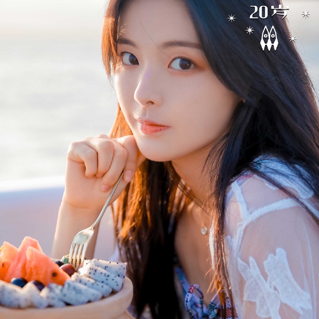 杨超越图片