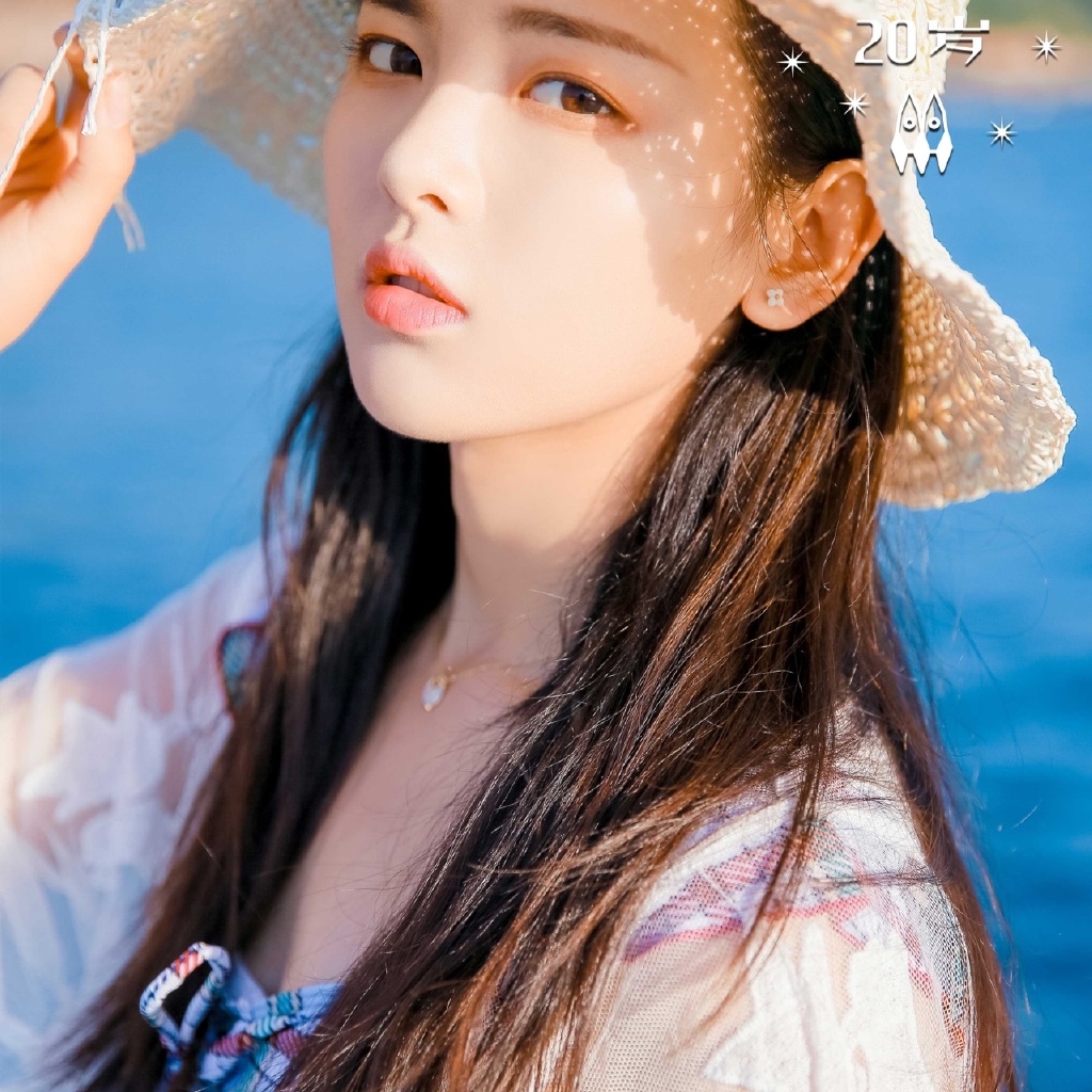 杨超越图片