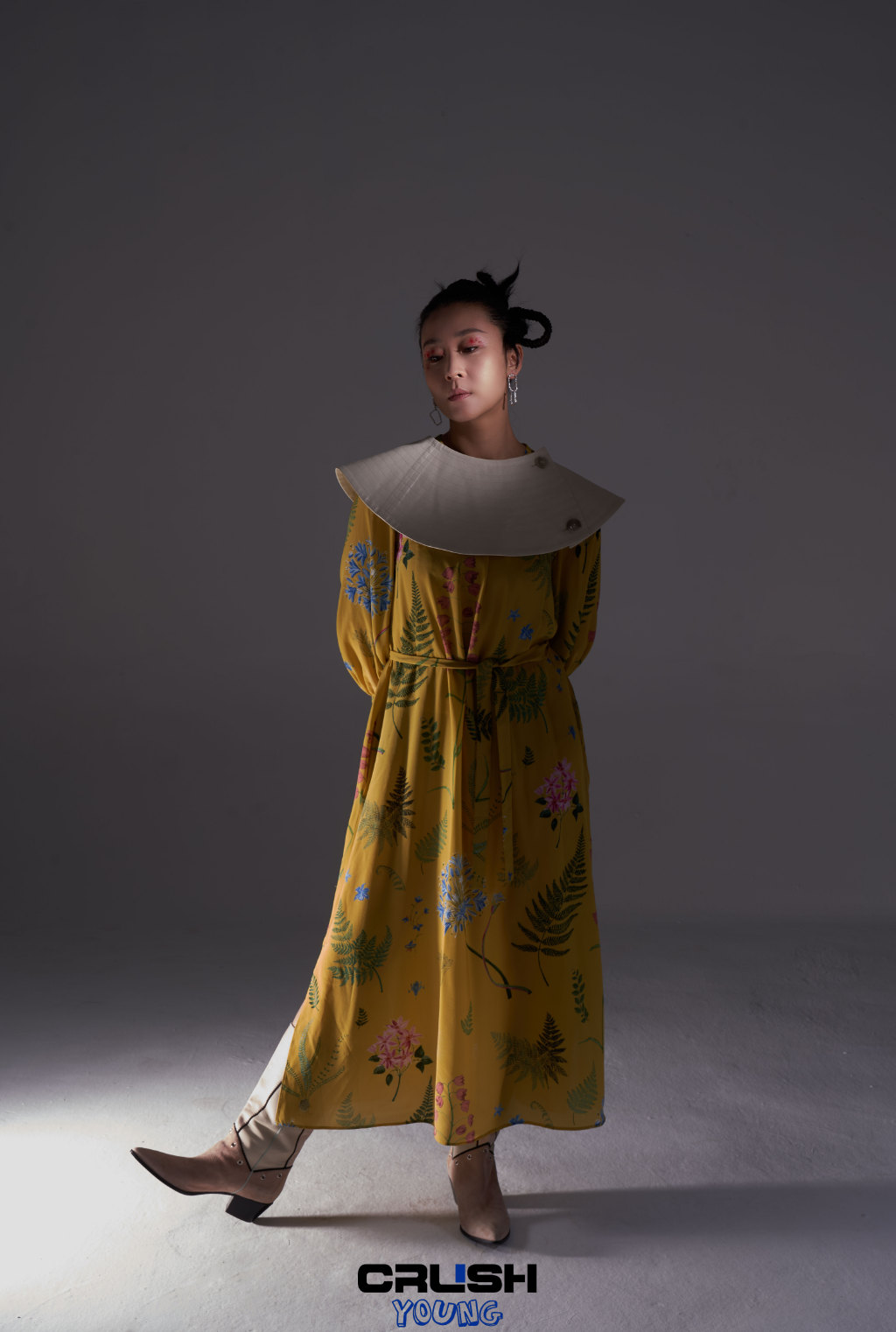 中国内地陕西省西安女演员苗圃成熟魅力写真图片图片